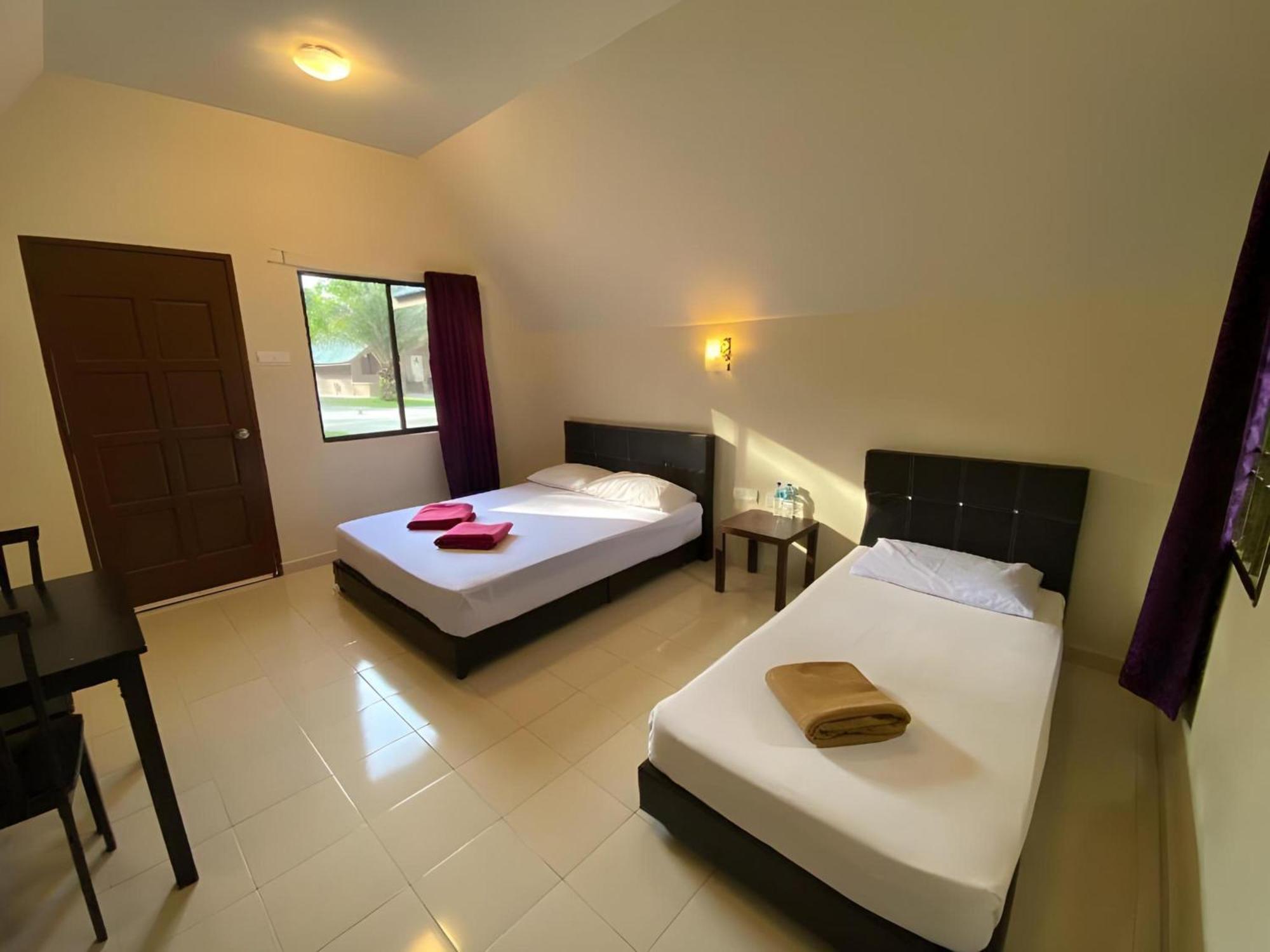 Super Oyo 89896 Sedili Inn Resort Кота-Тингги Экстерьер фото
