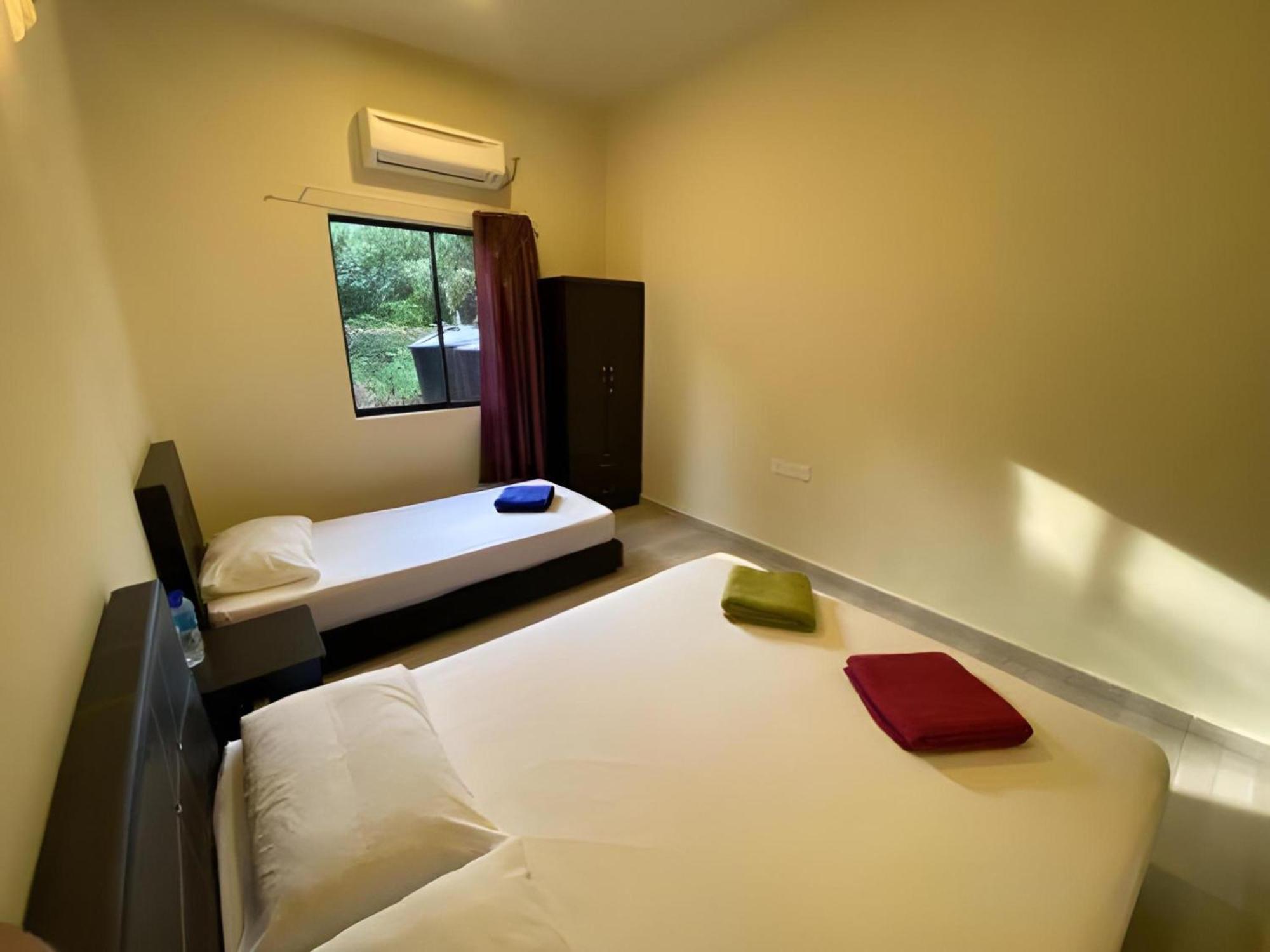 Super Oyo 89896 Sedili Inn Resort Кота-Тингги Экстерьер фото