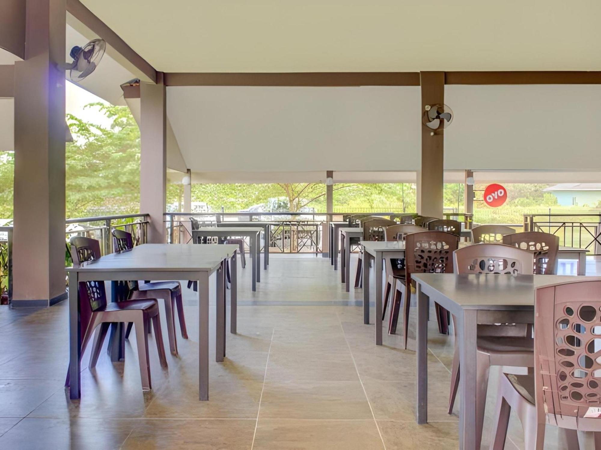 Super Oyo 89896 Sedili Inn Resort Кота-Тингги Экстерьер фото